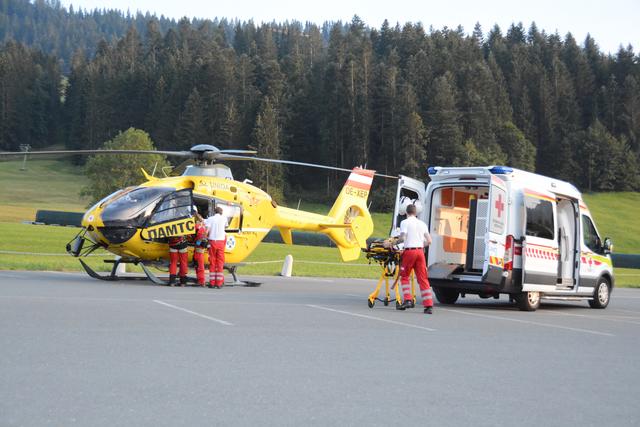 Am 12. August streifte eine 12-Jährige mit ihrem Fahrrad einen fahrenden Pkw in Ellmau.