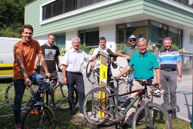 Vizeortschef Manuel Aichberger, Gemeinderat Roland Illmeyer, ÖAMTC Regionalleiter Franz Pfeiffer, ÖAMTC Lilienfeld Stützpunktleiter Josef Strohmayer, Sportstadtrat Thomas Gravogl, Bürgermeister Wolfgang Labenbacher und Stadtamtsdirektor Franz Rametsteiner. | Foto: Stadtgemeinde Lilienfeld