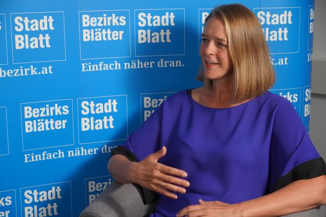 Andrea Klambauer, die Landesrätin der Salzburger Neos, zu Gast im Bezirksblätter Sommergespräch.