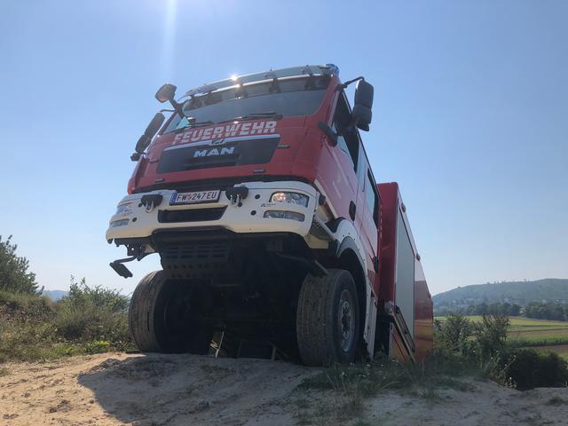 Beeindruckende Steigungen absolvierte das 14 Tonnen schwere Fahrzeug der Feuerwehr Siegendorf.