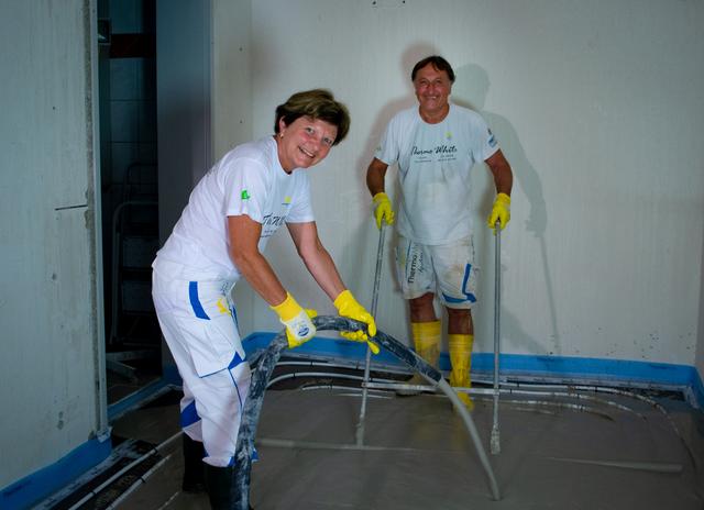 Bürgermeisterin Maria Benedetter unterstützt die Thermowhite-Mitarbeiter. | Foto: Thermowhite