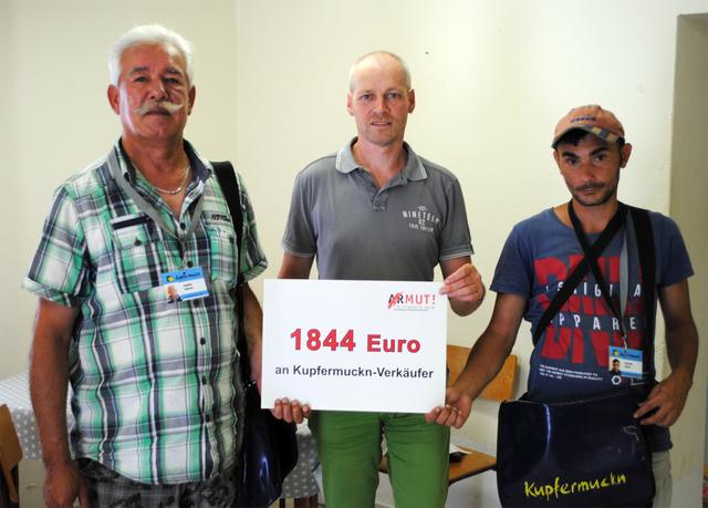 Verkäufer Bella, Stefan Hindinger und Verkäufer Zoltan (v.l.). | Foto: Armutsnetzwerk
