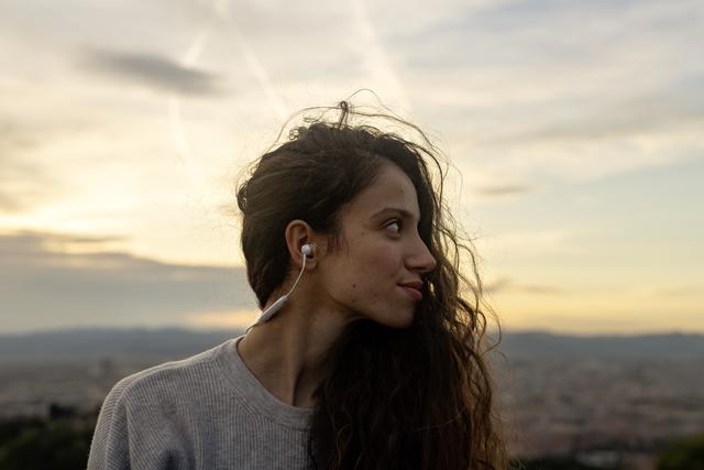 Die neuen Bluetooth- Ohrhörer CX 350BT sind dank Sennheiser- Audioqualität, einer Akkulaufzeit von zehn Stunden und komfortablem Design die idealen Begleiter für kabellosen Musikgenuss unterwegs.