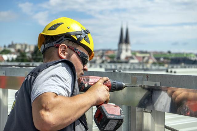 Lehrling bei der Arbeit.