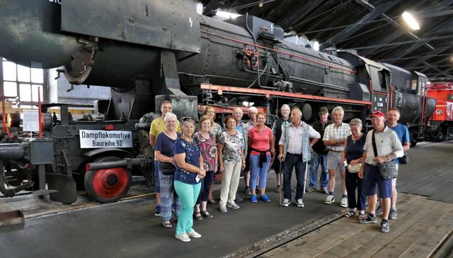 Die Leisacher Pensionisten zeigten sich besonders beeindruckt von den historischen Dampflokomotiven.