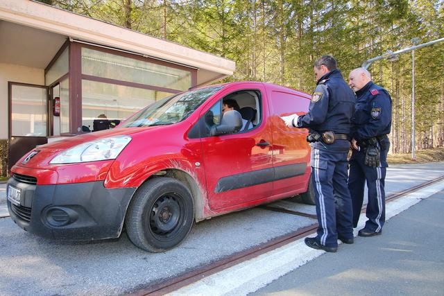 Grenzkontrollen werden nun durch Personalaufstockung intensiviert.