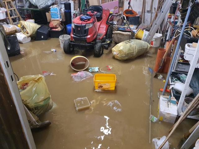 Dutzende Häuser und Keller im Raabtal wurden überschwemmt. | Foto: Feuerwehr