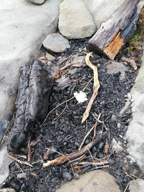 Man braucht nicht lange zu suchen, um zahlreiche Feuerstellen zu entdecken! | Foto: privat