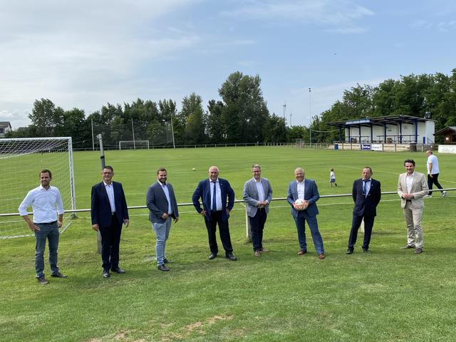 Mehrere ÖVP-Ehrengäste wurden bei der Jubiläumsfeier begrüßt. Am Foto: Mathias Gerdenits, Hans-Jürgen Werdenich, Thomas Ranits, Norbert Potz, Markus Ulram, Gerald Handig, Stefan Werdenich, Christoph Zarits  | Foto: Ranits