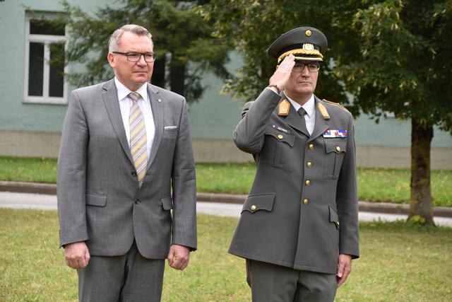 Landesrat Johannes Tratter und Militärkommandant Brigadier Ingo Gstrein.