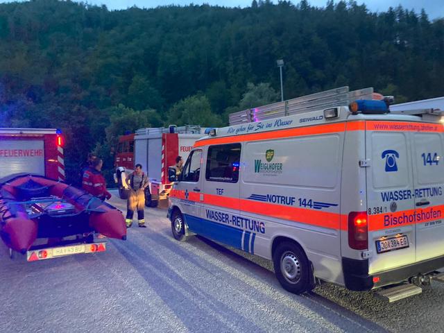 Die Wasserrettung war dank dem beherzten Eingreifen des Anrainers rechtzeitig zur Stelle. | Foto: Wasserrettung Salzburg
