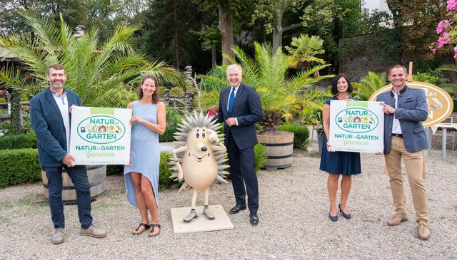  Stössings Bürgermeister Rupert Hobl, Stössings Umweltgemeinderätin Elisabeth Schwarz, Landesrat Martin Eichtinger, Phyras Gemeinderätin Petra Bernhard und Phyras Bürgermeister Günter Schaubach.
 | Foto: „Natur im Garten“