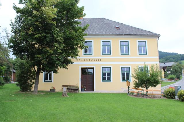 Seit 1780 wird in diesem Gebäude unterrichtet. Nach zwei Jahrhunderten werden die Schüler "ausquartiert". | Foto: Gemeinde Raxendorf
