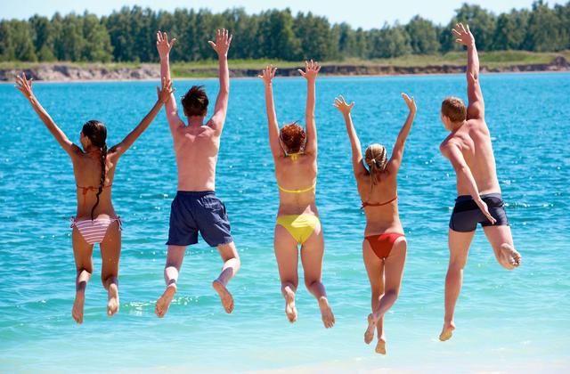 So geniessen Sie den Sommer im Bezirk. | Foto: Pressmaster/Fotolia
