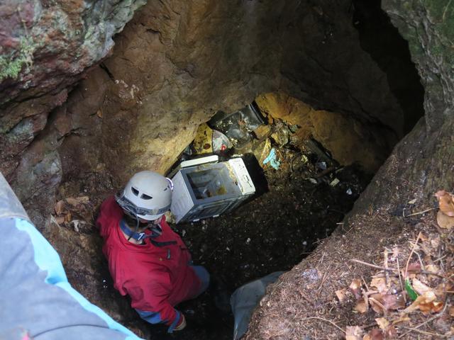Der Landesverein für Höhlenkunde hofft, mit seiner Aktion einen Beitrag zum Natur- und Umweltschutz, zur "Karsthygiene", zur Sanierung eines Höhlenbiotops und zur Sensibilisierung der Bevölkerung geleistet zu haben. | Foto: Winkler