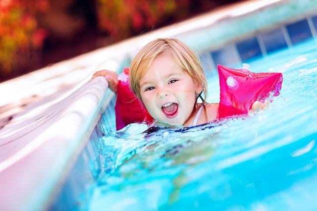 Ertrinken ist eine der häufigsten Todesursachen bei Kindern. Die Ärztekammer für Oberösterreich empfiehlt daher Schwimmkurse ab vier Jahren (Symbolbild). | Foto: fotoskaz/Fotolia