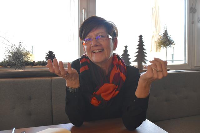 Margarethe Egger vom Langkampfener Verein Unos 93 fordert die Schaffung von verbindlichen Richtlinien und finanziellen Anreizen bei der Bekämpfung von Neophyten. | Foto: Fluckinger/BB Archiv