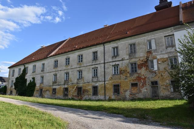 Ehemaliges Dominikaner-Kloster Münzbach. Bürgerinitiative will das Gebäude kaufen.  | Foto: Robert Zinterhof