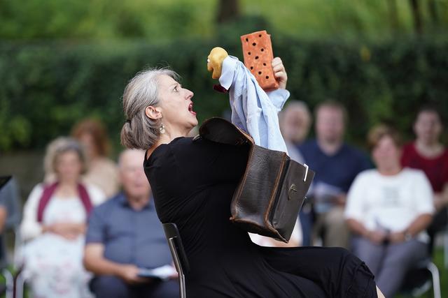 Puppenspielerin Brigitte Hofer (Auftakt Konzertreihe)