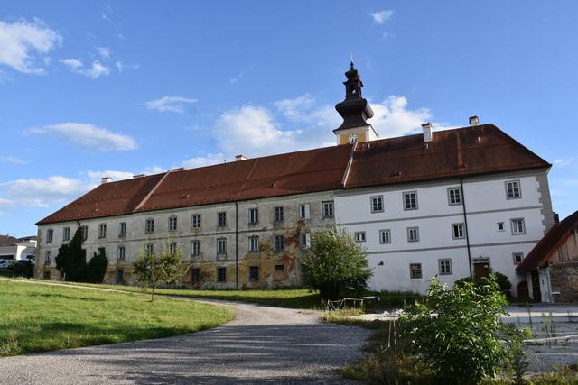 Ehemaliges Dominikaner-Kloster Münzbach. Bürgerinitiative will das Gebäude kaufen.  | Foto: Robert Zinterhof