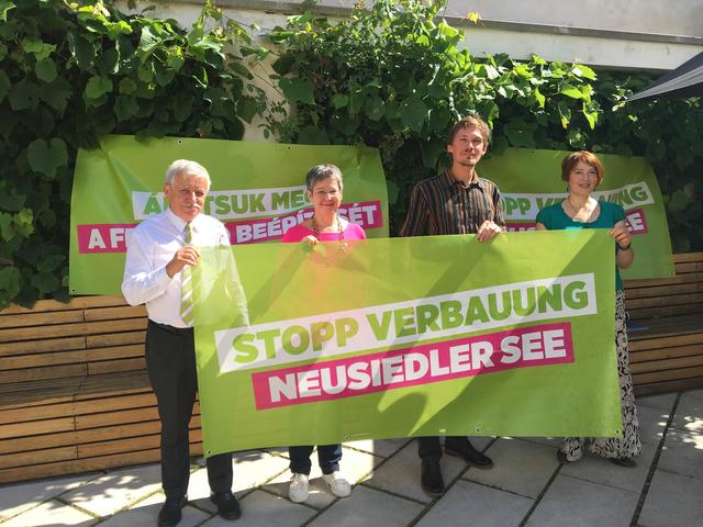 Die Grünen Burgenland und die Freunde des Neusiedlersees fordern einen Baustopp in Fertörakos. | Foto: Grüne