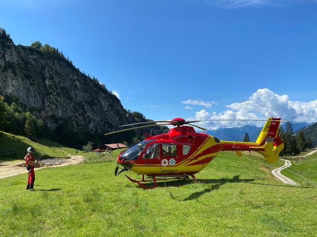 Der alarmierte Notarzt des Rettungshubschraubers Heli 3 konnte nur mehr den Tod des Mannes feststellen. | Foto: ZOOM.Tirol