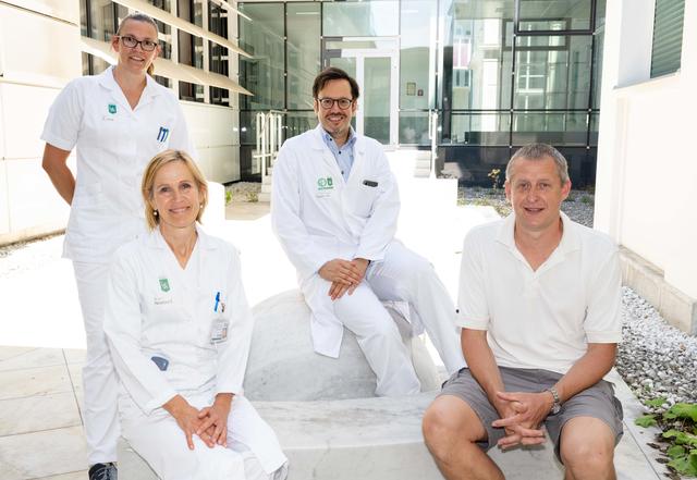 Ein erfolgreiches Team: M. Lammer, E. Reckenzaun, M. Gugatschka (Leiter d. Abt. für Phoniatrie), erster Patient R. Altmann (v. l.)