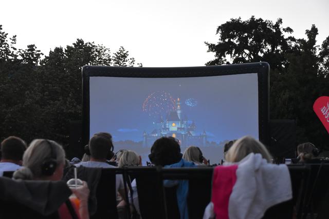 Filmstart am Fischergries: Beim dritten "Silent Cinema" in Kufstein stand ein Remake von "Der König der Löwen" auf dem Programm.  | Foto: Barbara Fluckinger