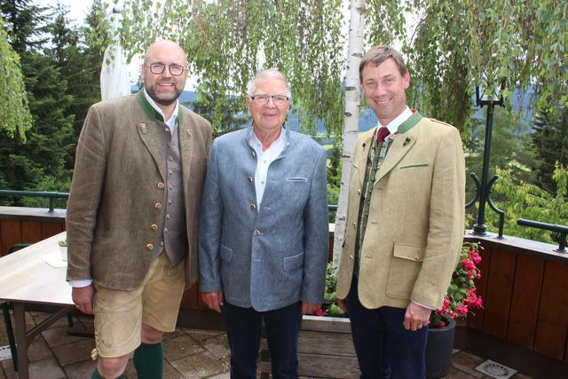 Kern Peter mit Bürgermeister und Vizebürgermeister. | Foto: Gemeinde Mariapfarr