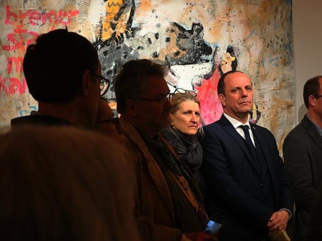 Christoph Stark (2.v.r.) bei einer Vernissage von Künstlerin Michaela Knittelfelder-Lang