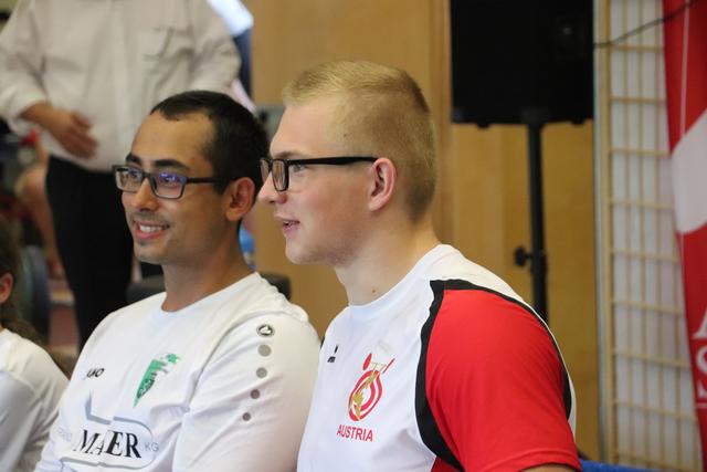 Bei den Masters-Meisterschaften fungierte Julian Heidenbauer (re) zweit Tage lang als Umstecker, Ende September geht er bei den Steirischen Meisterschaften selber an den Start.  | Foto: Edith Ertl