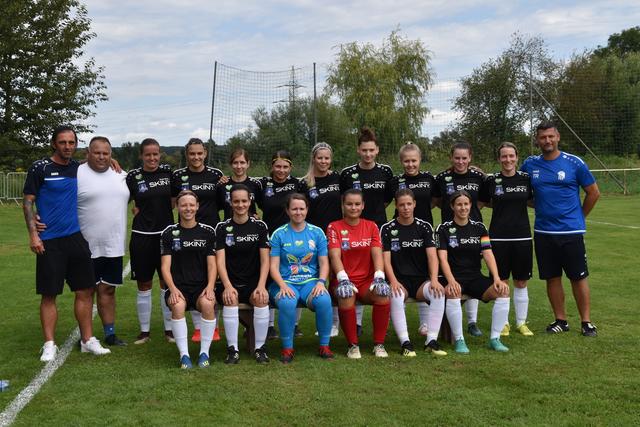 Teamfoto vorm 7:1-Sieg | Foto: Michael Strini