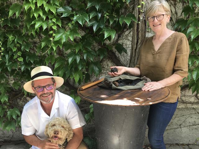 Ronald Preissegger, Martina Löffler und Suchhündin Curly sind ein perfektes Team. | Foto: Martina Löffler