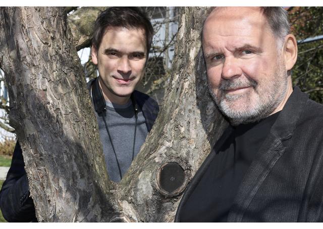 Der Film- und Bühnenvirtuose August Schmölzer (re.) und Musiker Edgar Unterkirchner geben am 15. und 16. September ihre Graz-Premiere zu "Reise ins Herz".  | Foto: Veronika Erhart