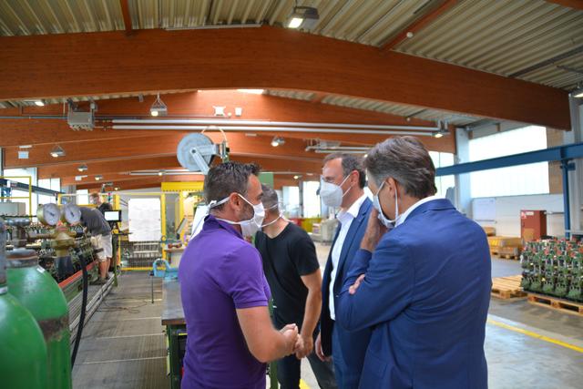 Landesrat Jochen Danninger besuchte die Lehrwerkstätte der Firma Welser in Gresten. | Foto: Roland Mayr