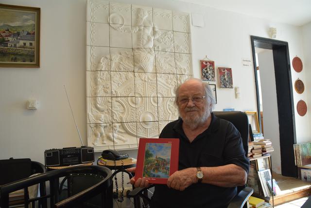 "Mein Scheibbs-Album": Der Kunstsammler Hans Hagen Hottenroth präsentiert sein neues Buch im Keramikmuseum. | Foto: Roland Mayr