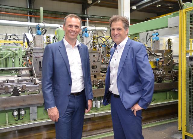 Welser baut die größte Photovoltaikanlage Österreichs: Landesrat Jochen Danninger mit Geschäftsführer Thomas Welser in Gresten | Foto: Welser Profile