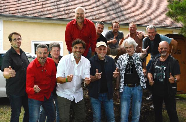 Ein Austropop-Abend der Superlative mit den Gruppen "Austrotop" und "Wir 4"