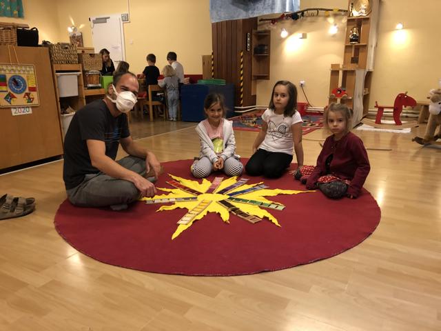 Bernhard Schön, der interimistische Leiter des Kindergartens, sorgt dafür, dass die Kinder bestens auf das Leben vorbereitet werden. | Foto: Berger