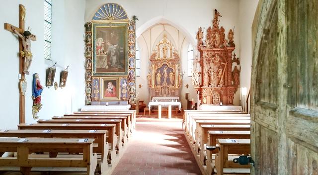"Bringen Sie Ihren Holzwurm!" - Während der Begasung des Kircheninnenraums der Burschlkirche können vom Holzwurm befallene Privatgegenstände vorbeigebracht werden.