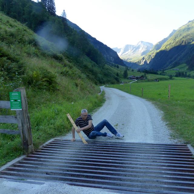 Die Biotopschutzgruppe Pinzgau stellt eine einfache Lösung zur Schau. | Foto: Ferdinand Robl