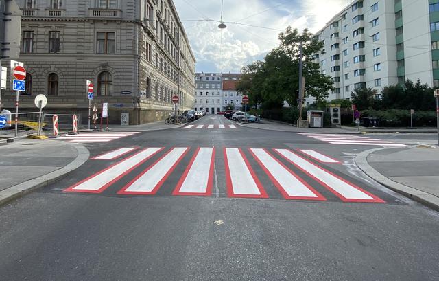 An der Kreuzung Leibenfrostgasse/Phorusgasse wurden alle vier Zebrastreifen neu gezogen. | Foto: Barbara Schuster