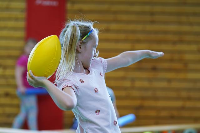 Drei- bis fünfjährige Kinder können die Mini-Ballschule, sechs- bis zehnjährige Kinder die ABC-Ballschule besuchen. 