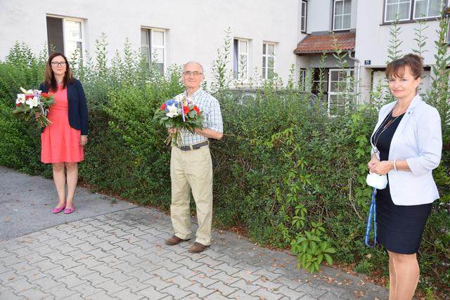 Die Stadtgemeinde Laa verabschiedet sich von Dr. Floder und bedankt sich für die jahrelange medizinische Versorgung der Laaer Frauen. Wir wünschen ihm und seiner Gattin alles Gute für den neuen Lebensabschnitt und heißen gleichzeitig die neue Frauenärztin Dr.Teodora Bokan als seine Nachfolgerin in Laa herzlich willkommen“, freut sich Bürgermeisterin Brigitte Ribisch.
 | Foto: Stadtgemeinde Laa