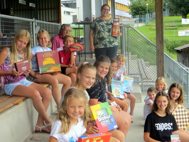 Die Kinder durften ihr absolutes Lieblingsspiel mitbringen und mit Gleichgesinnten spielen.  | Foto: Öffentliche Bibliothek