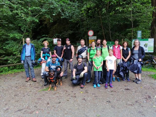 Ein Teil der "AufräumerInnen", die am Sonntag die Laßnitz in Deutschlandsberg von Müll befreiten. | Foto: KK