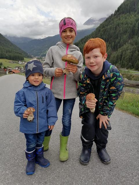 Die drei Freunde Paul (3), Linda (8) und Jonas (6) aus Sölden. | Foto: Foto: ZOOM-Tirol