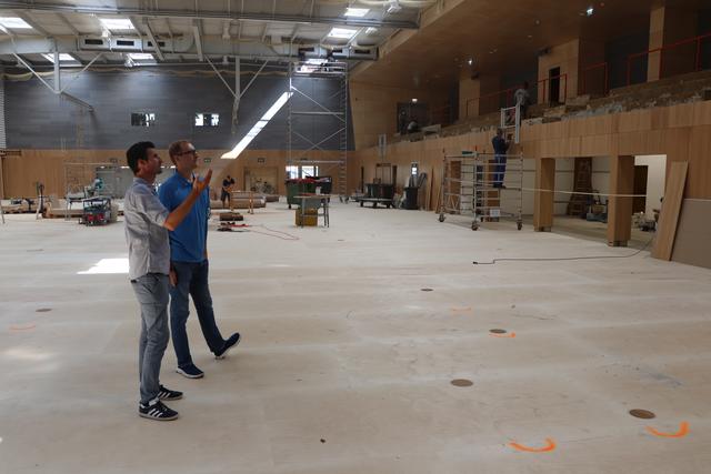 Bürgermeister René Lobner und Stadtrat Maximilian Beck besprechen die Bau-Details. | Foto: Potmesil