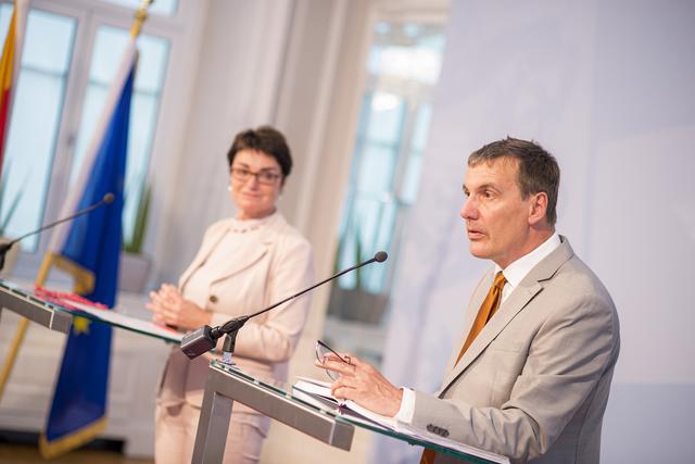 Beate Prettner und Heimo Wallenko gaben heute Auskunft. | Foto: LPD Kärnten/Bauer