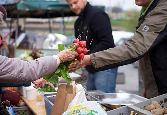 Am Wochenmarkt stehen Regionalität und Nachhaltigkeit im Fokus.  | Foto: Privat